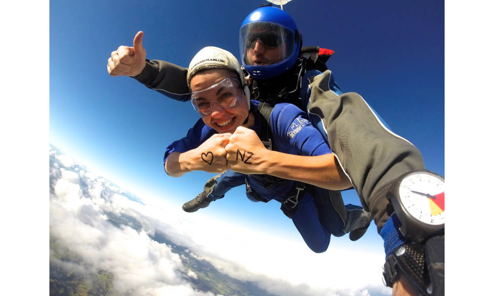 auckland-skyjump-bungy-skywalk-clubconnect