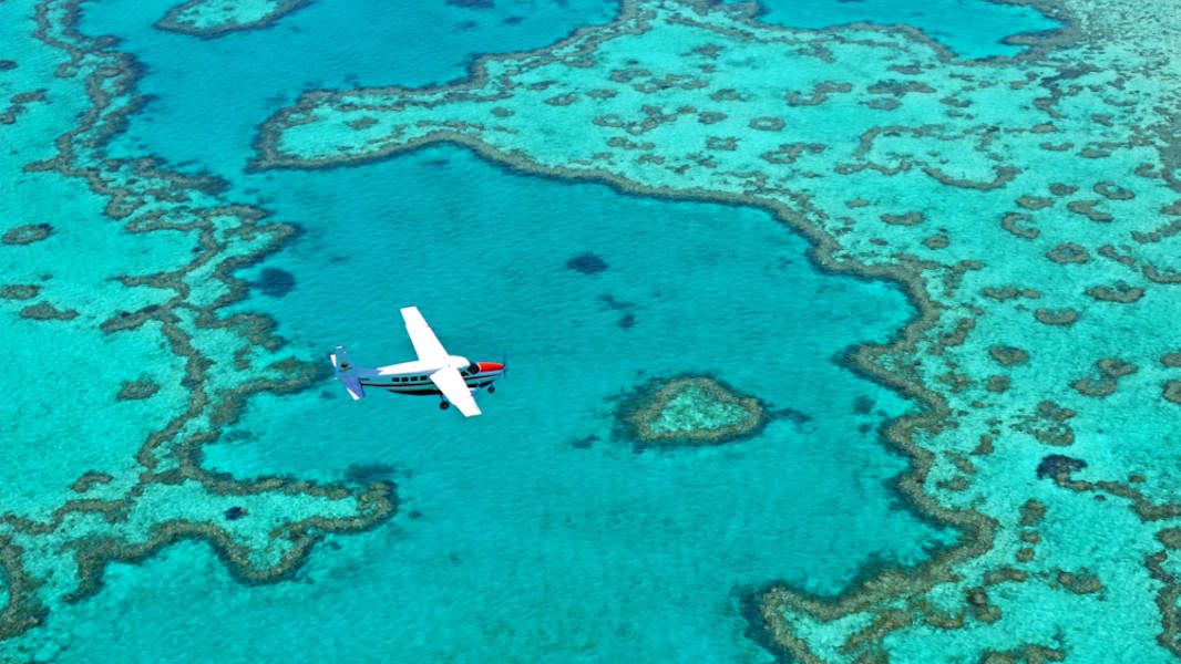 Great Barrier Reef 40 Minute Scenic Flight Gallery Banner 1